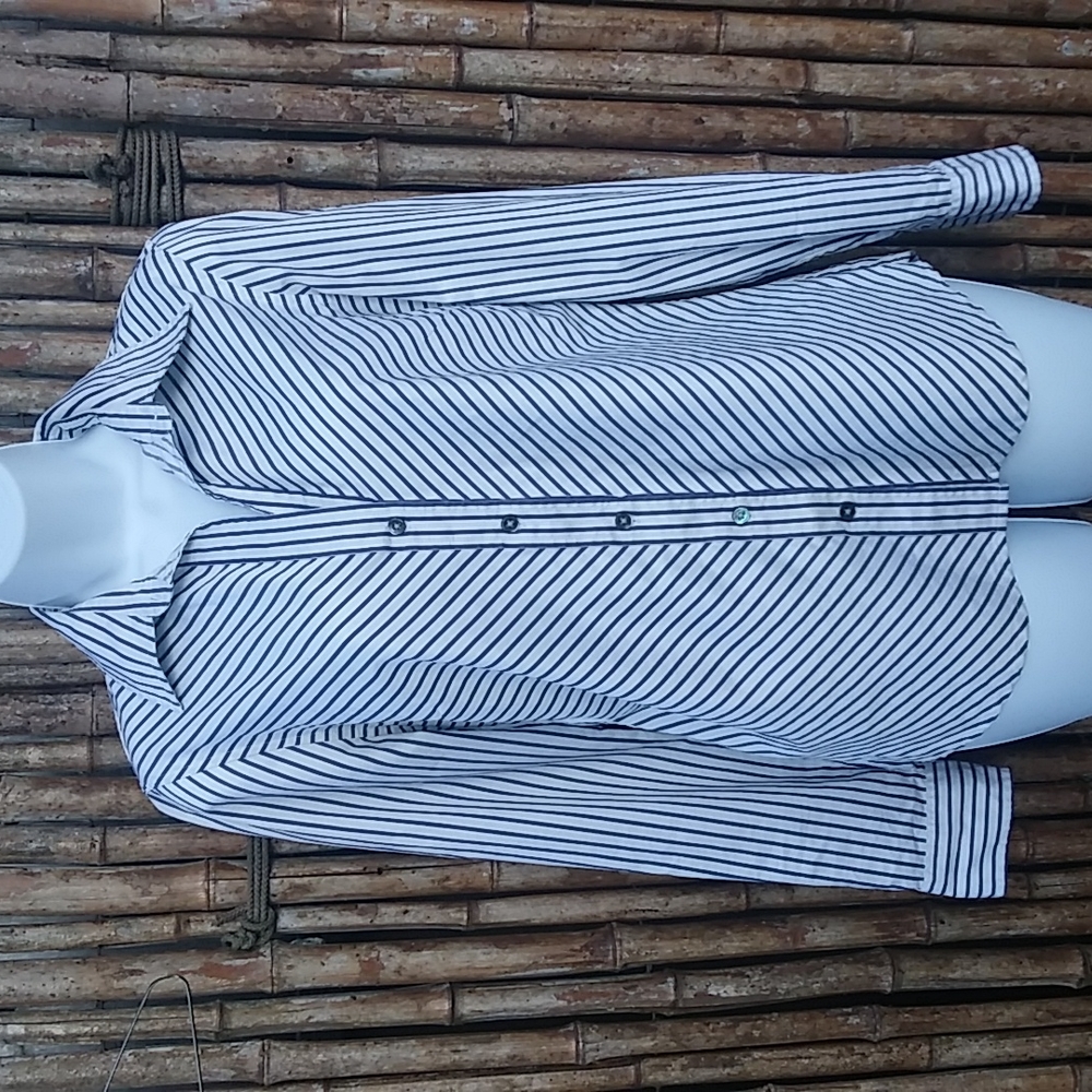 Banana Republic ladies Med. pinstripe button down